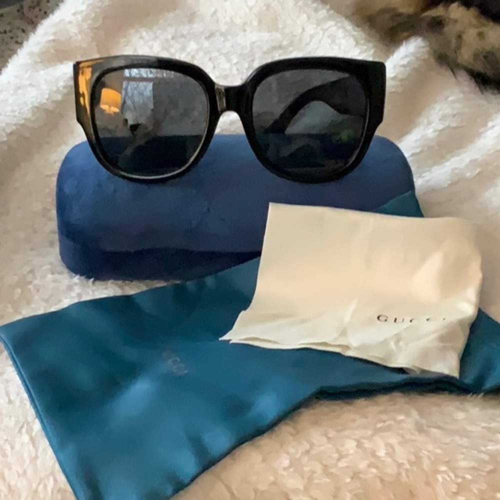 GUCCI SUNGLASSES